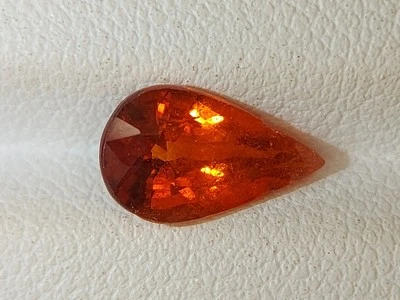 Mandarin Garnet gemstone - faceted natural Spessartite Garnet 2.45 CTS - Image 1 of 4