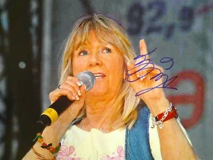 SALLY CARR original signiert – GROSSFOTO - MIDDLE OF THE ROAD - Bild 1 von 1