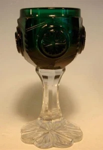 Weinpokal / Römer, um 1860. Farbloses und russischgrünes Glas, geschliffen.  - Picture 1 of 2