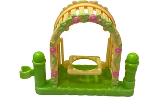 Fisher Price Little People SWING ENREJADO VALLA Flores ÁRBOL Verde Rosa Crema - Imagen 1 de 3