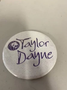 MGM GRAND CASINO LAS VEGAS, NEVADA VINTAGE TAYLOR DAYNE LOGO BUTTON # 1. - Picture 1 of 2