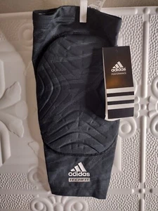 NWT Women's Adidas Techfit Black Compression Knee Sleeve Size Medium - Picture 1 of 6