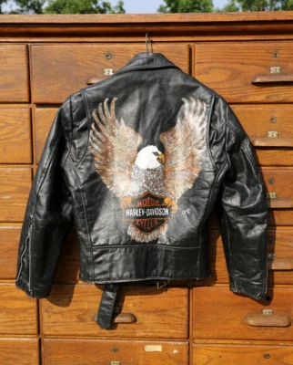 Chaqueta de cuero para motocicleta Harley Davidson vintage motociclista pintada a mano águila negra Foto 1 de 4