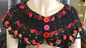 Schalkragen Capelet Handarbeit Halstuch gehäkelt schwarz rot Farben Unikat - Bild 1 von 12