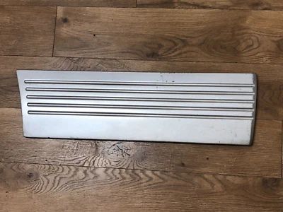 Cadillac Cimarron : 1983, 1984 - 1988, Porta Traseira Direita, Revestimento Inferior, Moldura - Imagem 1 de 4