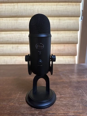Blue Yeti USB Microphone Black Out Edition Logitech 4 Pattern Multi-Pattern - Image 1 of 4
