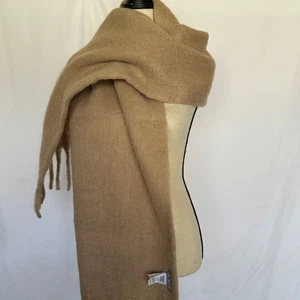 NUEVO CON ETIQUETAS J.Crew Bufanda Para Mujer Gruesa Envoltura Chal De Gran Tamaño Color Camel 72" x 16" - Imagen 1 de 5
