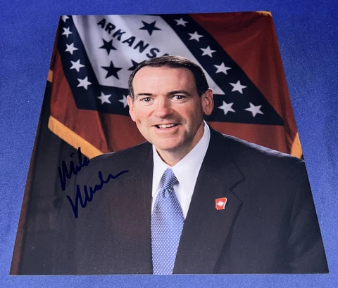 MIKE HUCKABEE SIGNED 8X10 PHOTO 44TH GOVERNOR OF ARKANSAS REPUBLICAN AUTOGRAPH Cover