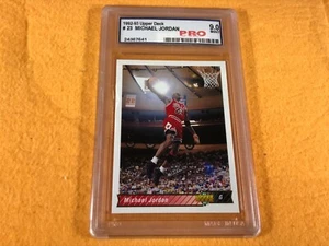 B3-41 BASKETBALL CARD - MICHAEL JORDAN CHICAGO BULLS - 1993 UPPER DECK - GRADE 9 - Picture 1 of 6