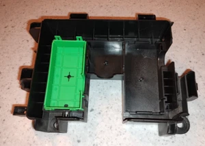 Soporte de caja central Fuse Relay - asiento trasero debajo - 2004 Chevy Trailblazer - Imagen 1 de 4