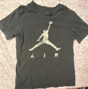 Nike Air Jordan Shirt Youth Short Sleeve T-Shirt Boys Size 10/12 - Picture 1 of 2