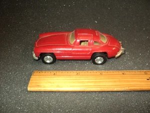 Coche de juguete Mercedes Benz 300 SL 1954 escala 1:40 puertas rojas abiertas 4 3/4" de largo vintage - Imagen 1 de 6