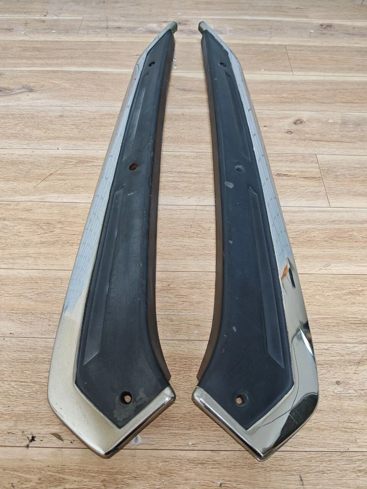 Nissan Datsun Sunny 210 B310 Sedán Lado Trasero Cromo C Pilar Decoración Par Usado Foto 1 de 4