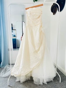 Wedding Dress by Pronovias | Size 10 | Ivory Satin - Picture 1 of 7