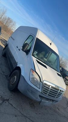 2010 FREIGHTLINER SPRINTER 2500 Condenser 3.0L OEM - Image 1 of 4