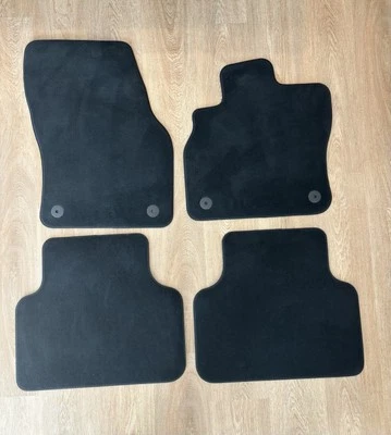 Alfombrillas de fábrica OEM AUDI Q3 2019-2023. Foto 1 de 3