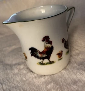 Vintage kleiner Porzellan Krug/Sahnekännchen mit Hahn Huhn Küken Dekor 3,5" - Bild 1 von 11