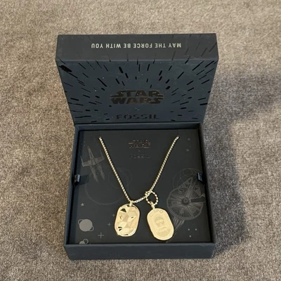 Collar con etiqueta de perro de acero inoxidable tono dorado Fossil Star Wars C-3Po Foto 1 de 4