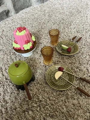 Julie’s 火锅套装美国女孩娃娃(缺少餐巾和桌布) — 第 1/4 张图片