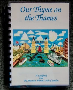 VINTAGE KOCHBUCH AMERICAN WOMEN'S CLUB LONDON OUR THYME ON THE THEMES 1993 1. AUFL. - Bild 1 von 10