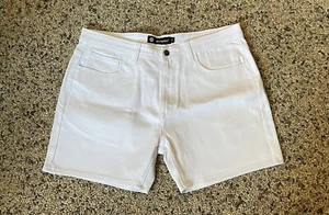 Akademik’s Women’s White Shorts New Size 36 - Picture 1 of 10