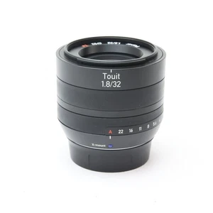 Carl Zeiss Touit 32mm F/1.8 (for Fuji X mount) #84 - Picture 1 of 12