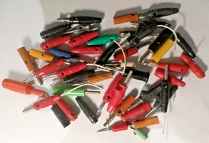 4mm Bananenstecker teilw. Querloch und Druckfeder bunt gemischt alt Retro Kiste - Bild 1 von 3