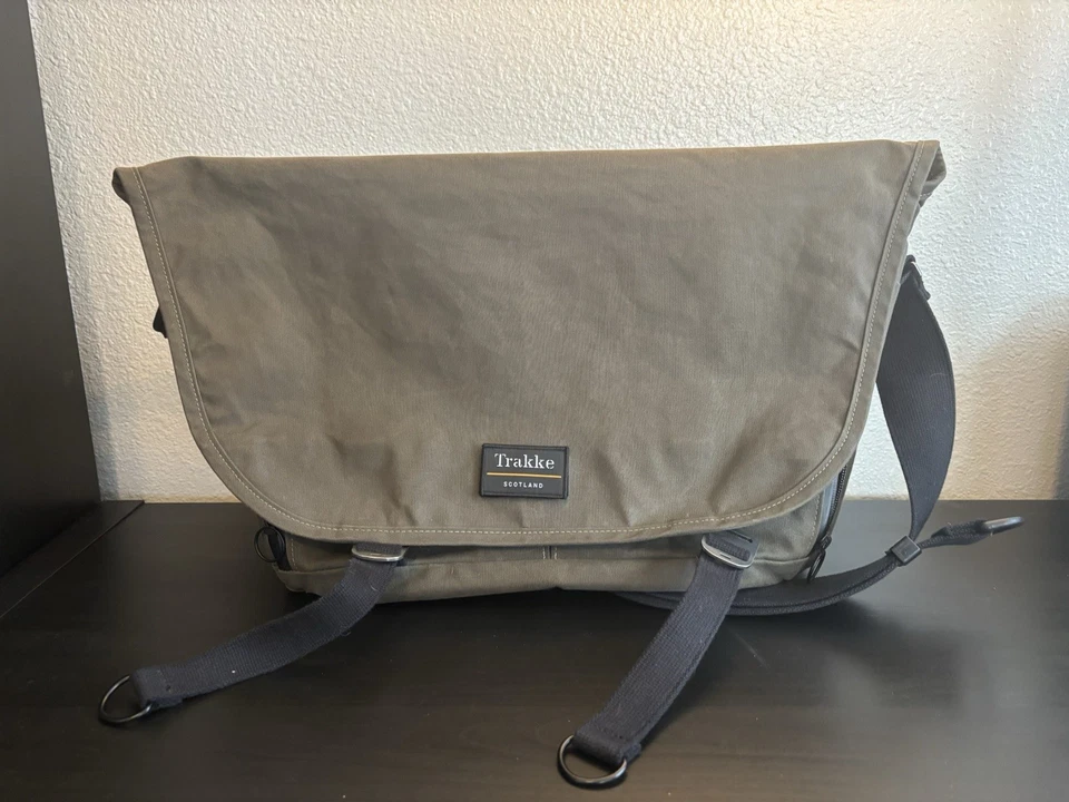 Trakke Wee Lug Wax Canvas Messenger Bag Olive, Handmade in Scotland - Image 1 of 4