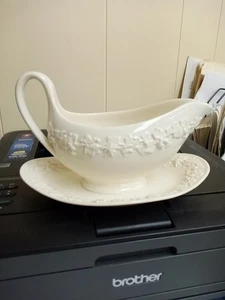 Wedgwood Queensware Creme auf Creme glatte Sauciere - Bild 1 von 2