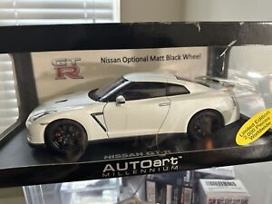 1:18 AUTOart Nissan GT-R R35 Pearl White Matt Black Wheels Limited to 2000 NEW