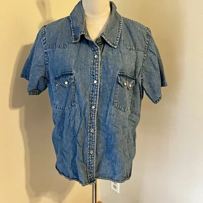 Denim & Co. 1X Top de mezclilla con botones a presión manga corta Foto 1 de 4