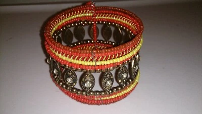 Brazalete brazalete de alambre con cuentas rojo bohemio, amarillo, latón multihilo ** Foto 1 de 3