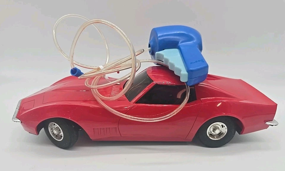 Coche Corvette rojo de colección Eldon 1968 a batería con controlador de bomba - no funciona Foto 1 de 4