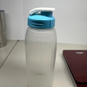 Rubbermaid 32 once bottiglia acqua a costine blu acqua coperchio ribaltabile - Foto 1 di 8