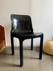 Sedia in plastica nera mod. Selene 70s Artemide disegnata da Vico Magistretti