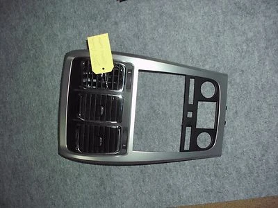 07 12 GMC Acadia Center Dash 收音机装饰带交流加热器控制开关挡板 D-7 — 第 1/2 张图片