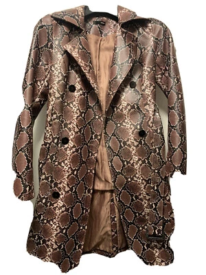 $391 Chaqueta gabardina Aqua para mujer marrón con estampado de piel de serpiente imitación cuero talla S Foto 1 de 4