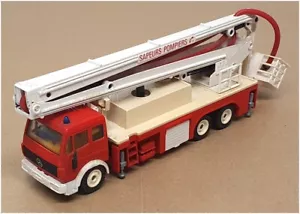 Siku 1/55 Scale 3720 - Mercedes Benz Fire Engine Sapeurs Pompiers - Red/White - Picture 1 of 5