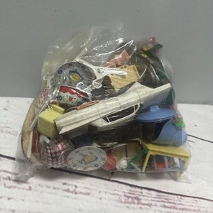 Lotto Vintage Cassetto Spazzatura Estate Giocattoli Anni 50 60 Ragazzi,Ragazze, Quasi 3 Lb Borsa Sorpresa - Foto 1 di 18
