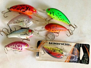 Vintage Lot 7 Bomber Crankbaits Model A Flat Fat Vintage Angelköder NEU Neu in Verpackung gemischt - Bild 1 von 8