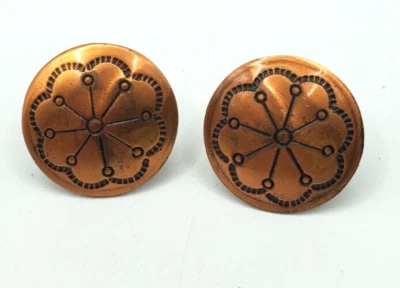 Pendientes de tornillo redondos estilo suroeste de cobre macizo vintage de 3/4" de largo Foto 1 de 4