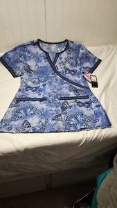 Neu mit Etikett Med Couture Prints Scrub Top Damen klein blau mit Schmetterlingsmuster  - Bild 1 von 3