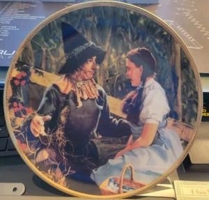 Wizard of Oz Collector Plate - Dorothy Meets the Scarecrow - Picture 1 of 4