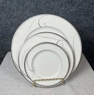 Noritake Platinum Wave 3-piece place setting Dinner, Salad and Bread Plates 9317 Foto 1 de 3