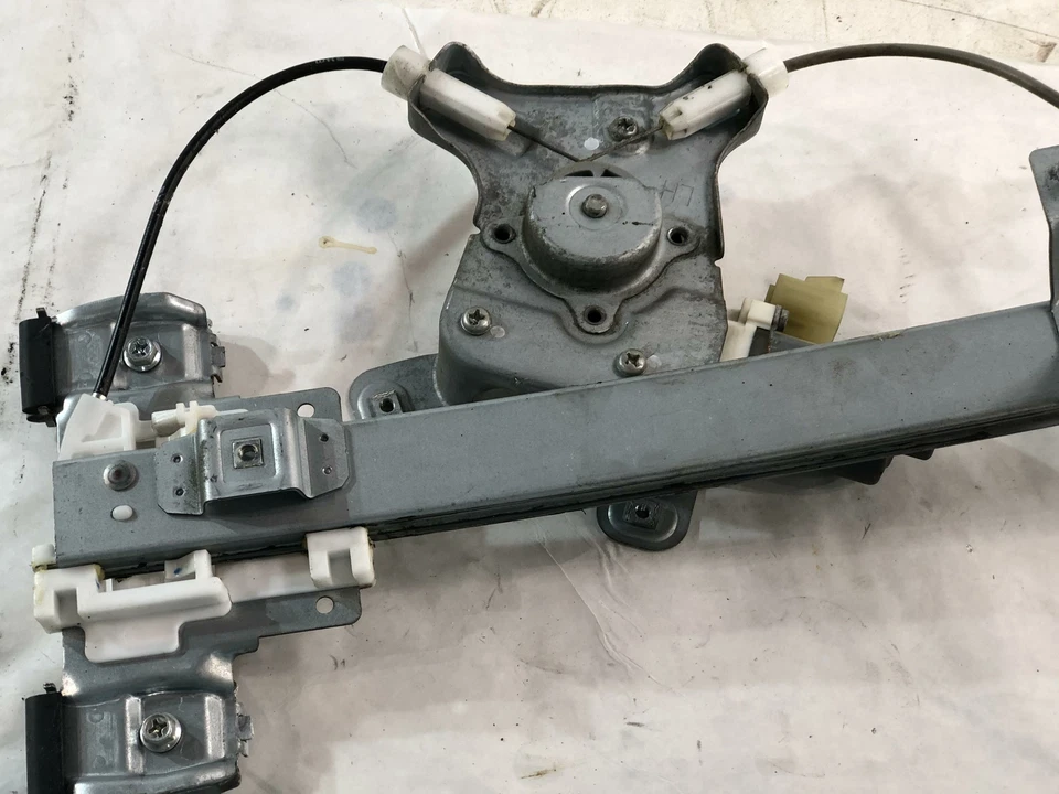 GMC Yukon 2007 conductor trasero izquierdo regulador de ventana OEM Foto 1 de 4