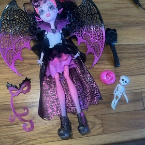 Monster High Draculaura Ghouls Rule Doll Tights Wings Skeleton Mask - Picture 1 of 11