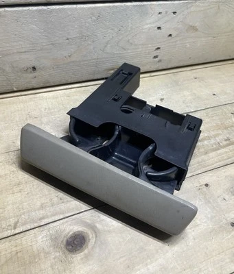 Porta-copo painel cinza 2005-2007 Ford Super Duty F250 F350 F450 F550 - Imagem 1 de 4