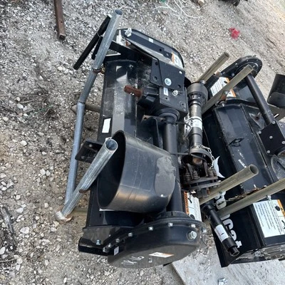 Rototiller Tiller 48 pulgadas Bobcat 48 LD 3 puntos tractor compacto toma de fuerza Foto 1 de 4