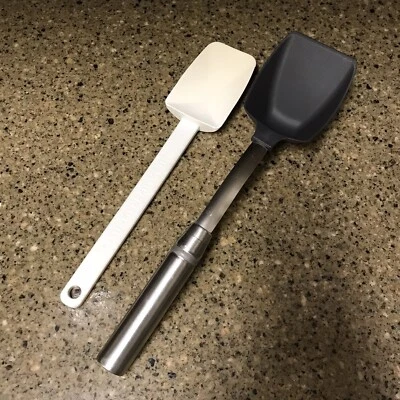 Pampered Chef Lot (2) Mix 'N Scraper #1657 Lg./ Scoop & Serve #100268 - Image 1 of 4