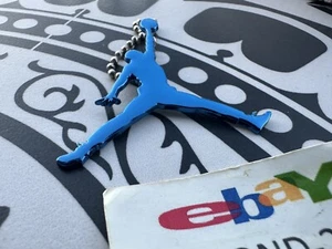 Llavero/etiqueta colgante Nike Air Jordan azul metal envío gratuito - Imagen 1 de 4